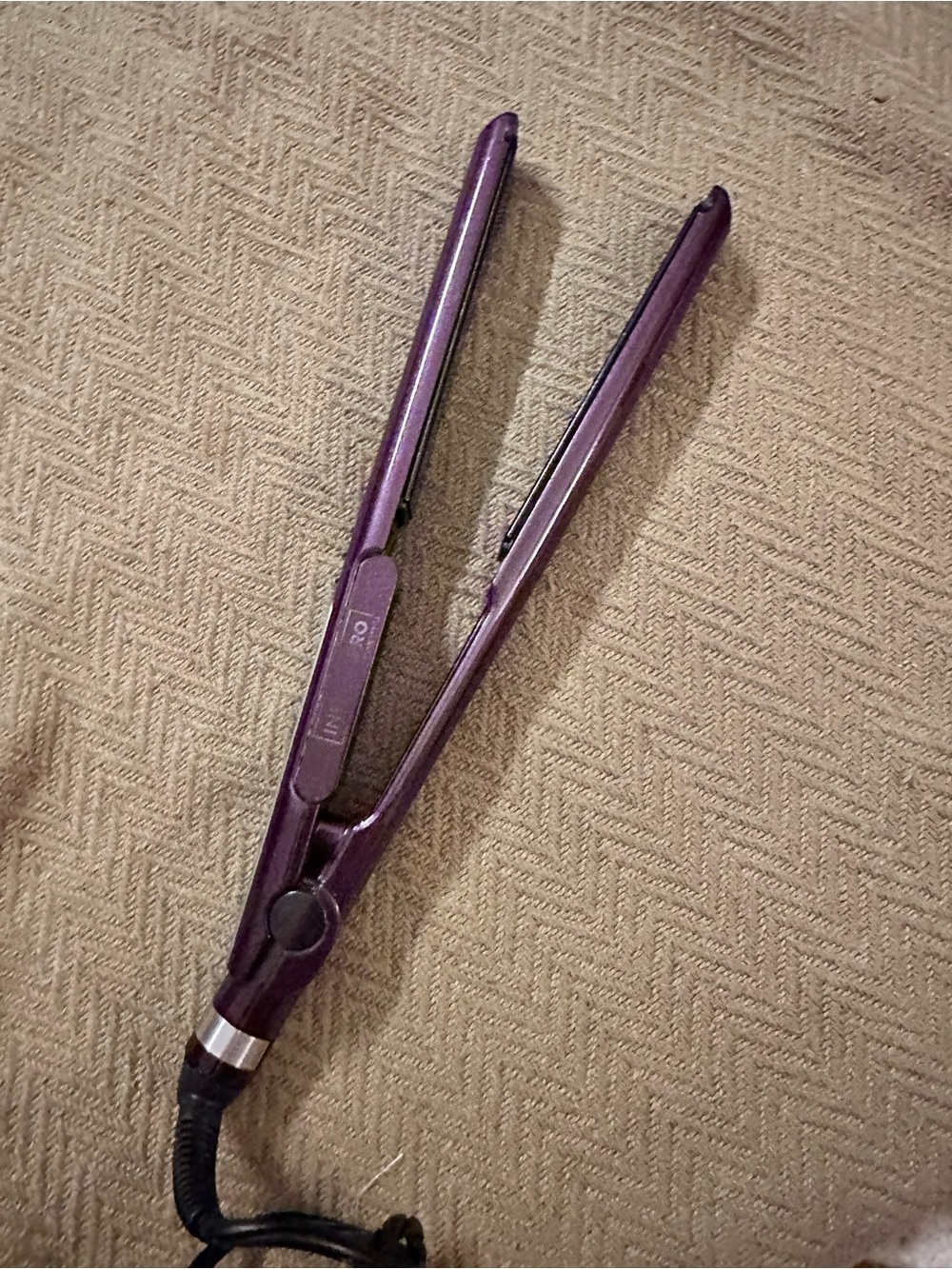 InfinitiPro by Conair 1-inch ceramic flat iron